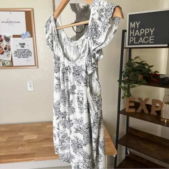 LOFT Ann Taylor Women's Safari Parrot Tropical Flutter Strap Cami Top Size M - Picture 3 of 8